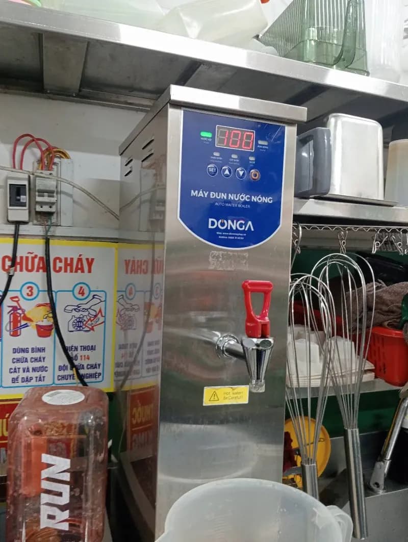 Sau khi hoàn thành sửa máy đun nước nóng DONGA tại Phường Nhiêu Lộc, Quận 3 — thợ Võ Hồng Hải