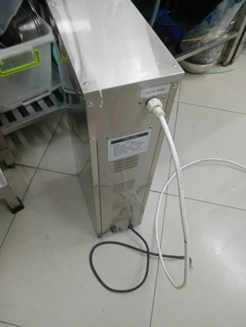 Trước sửa máy đun nước nóng DONGA tại Phường Nhiêu Lộc, Quận 3 — thợ Võ Hồng Hải