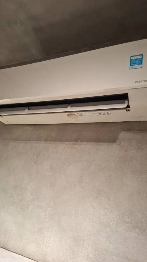 Sau khi hoàn thành sửa máy lạnh treo tường Casper tại Tân Phú — thợ Nguyễn Thanh Tiến