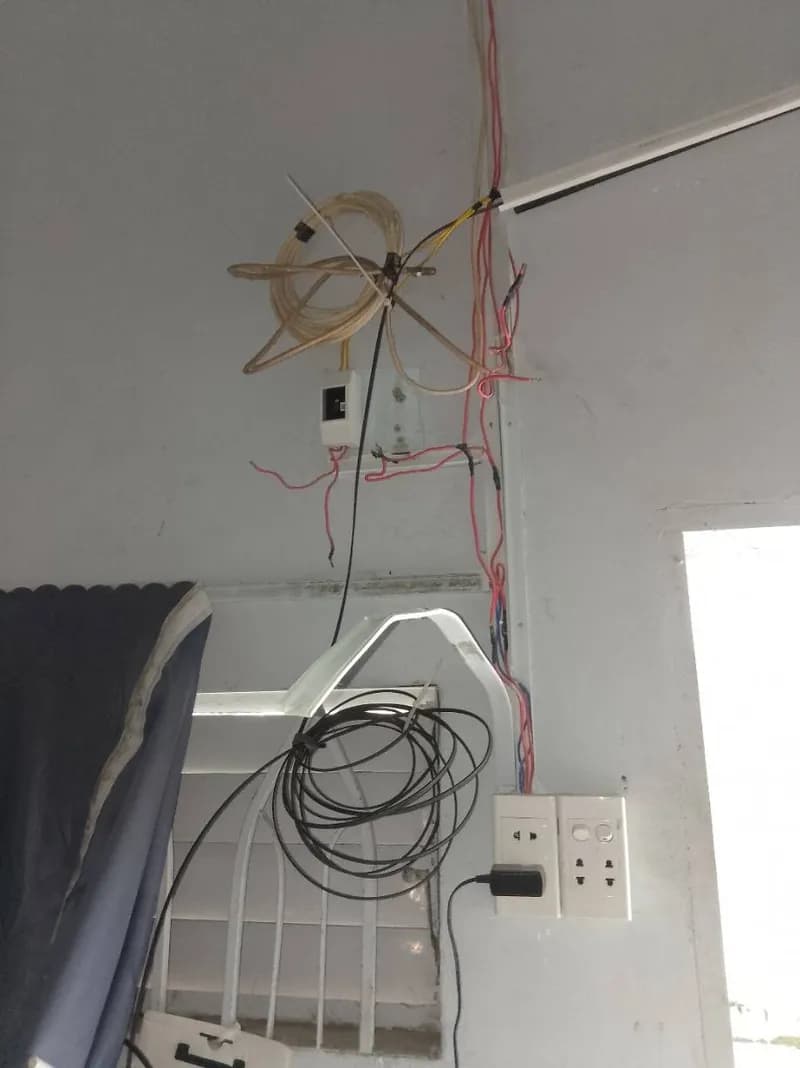 Trước sửa cầu dao điện tại phường 13 quận tân bình tphcm, Tân Bình — thợ Trương Công Việt Trân