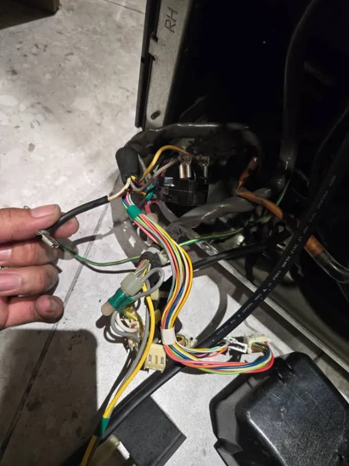 Sau khi hoàn thành sửa tủ lạnh Mitsubishi tại Phú Nhuận — thợ Lê Hữu Lộc (4 sao)