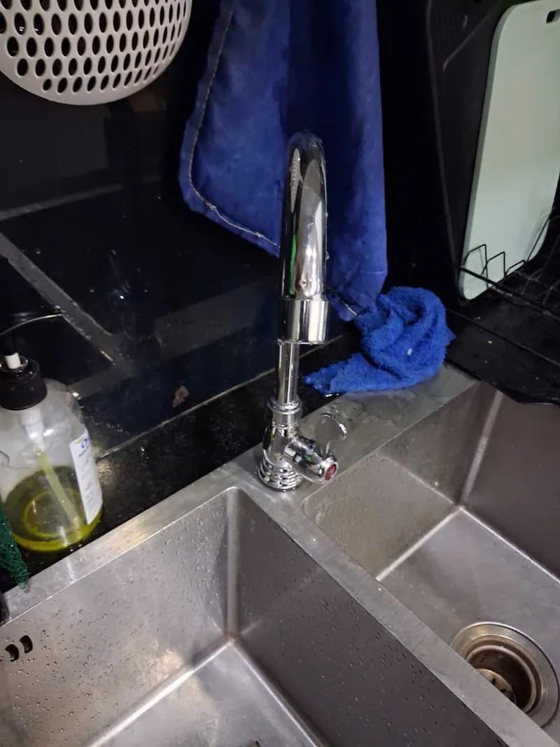 Thay vòi rửa chén inox 304 tại quận Bình Thạnh giá rẻ tại Bình Thạnh