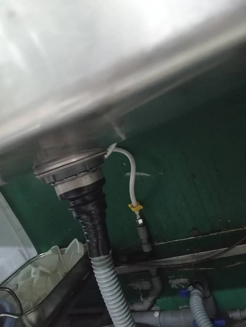 Thay bộ xả bồn rửa chén bị rò rỉ tại Phường Võ Thị Sáu, Quận 3 tại Phường Nhiêu Lộc ( Trà sữa Sunday Basic ), Quận 3
