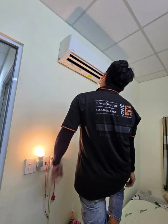 Sau khi hoàn thành sửa máy lạnh treo tường tại Tân Phú — thợ Lê Hữu Lộc