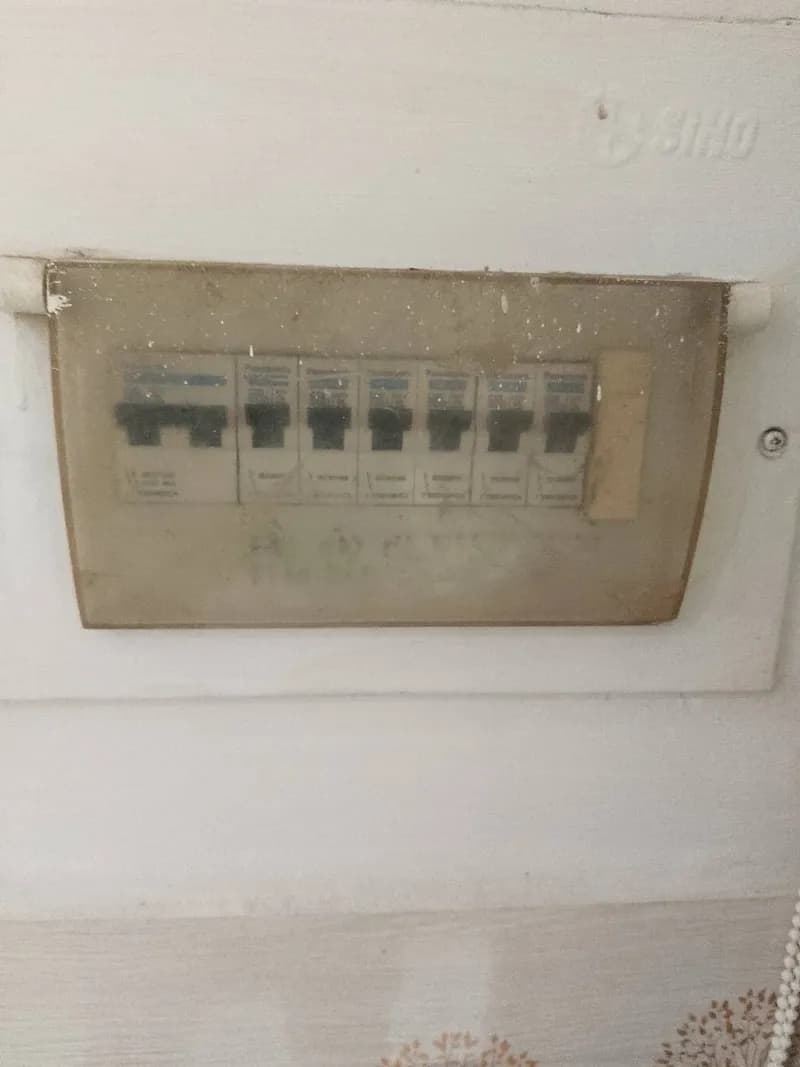 Sau khi hoàn thành sửa tủ điện, hộp cầu dao tổng, aptomat SIHO tại Phường 3, Tân Bình — thợ Đỗ Văn Nhiều