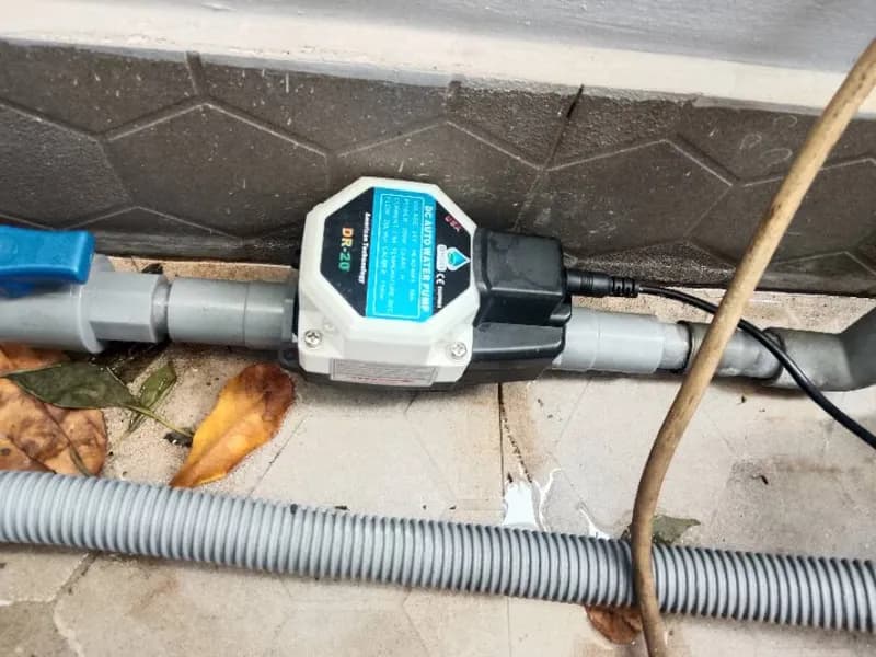Sau khi hoàn thành sửa máy bơm tăng áp DC tự động American Technology tại Phường 15, Quận 10 — thợ Trương Công Việt Trân