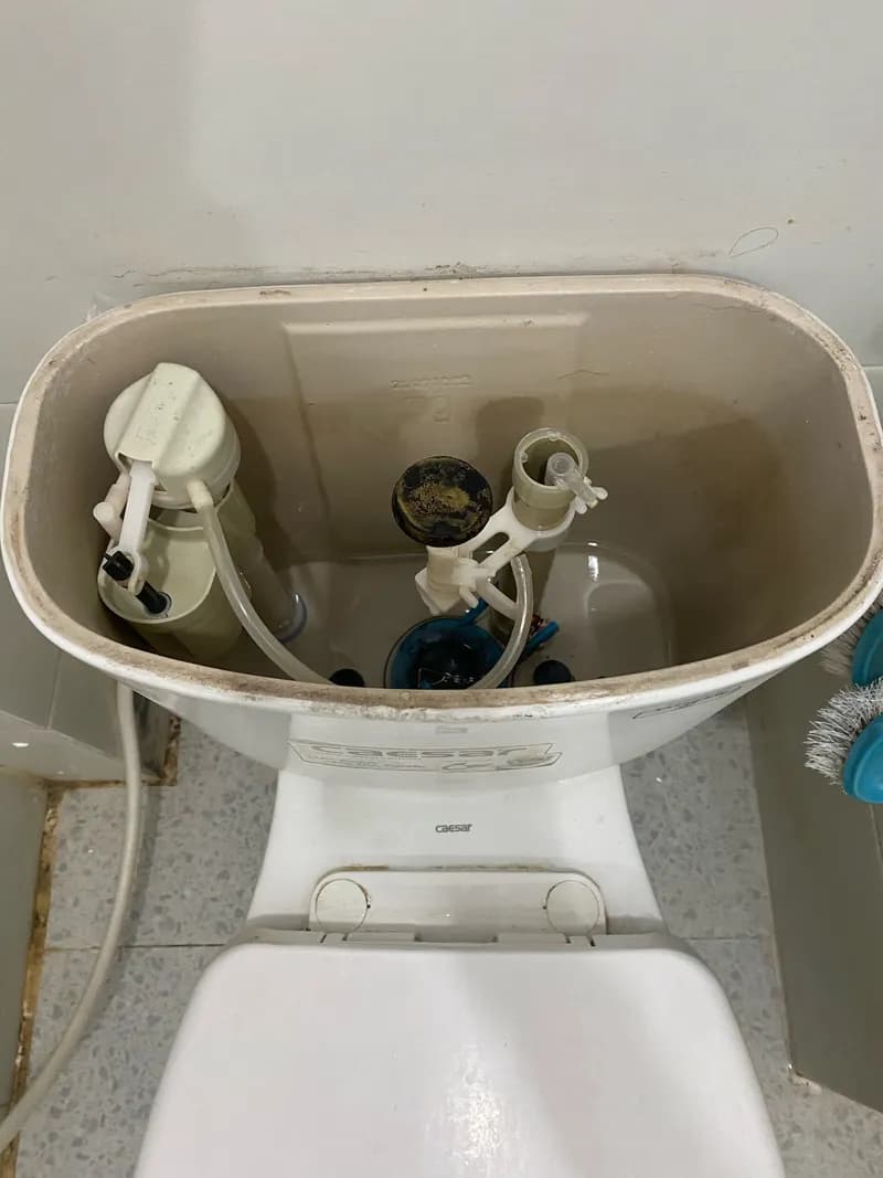Trước sửa két nước bồn cầu Caesar tại Phường Tân Định quận 1, Quận 1 — thợ Dương Oai