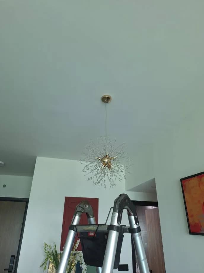 Trước sửa đèn chùm tại phường 1, Quận 4 — thợ Trần Quốc Đông
