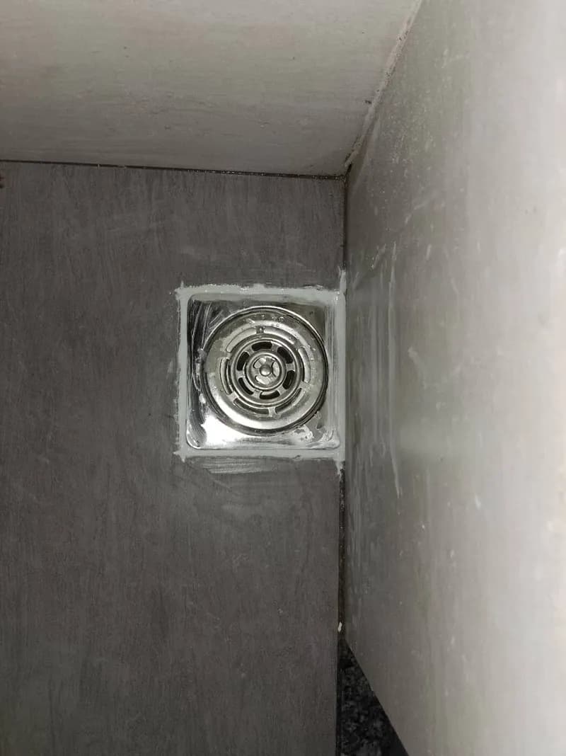 Sau khi hoàn thành sửa phễu thoát sàn tại Tân Phú — thợ Trương Công Việt Trân (4 sao)