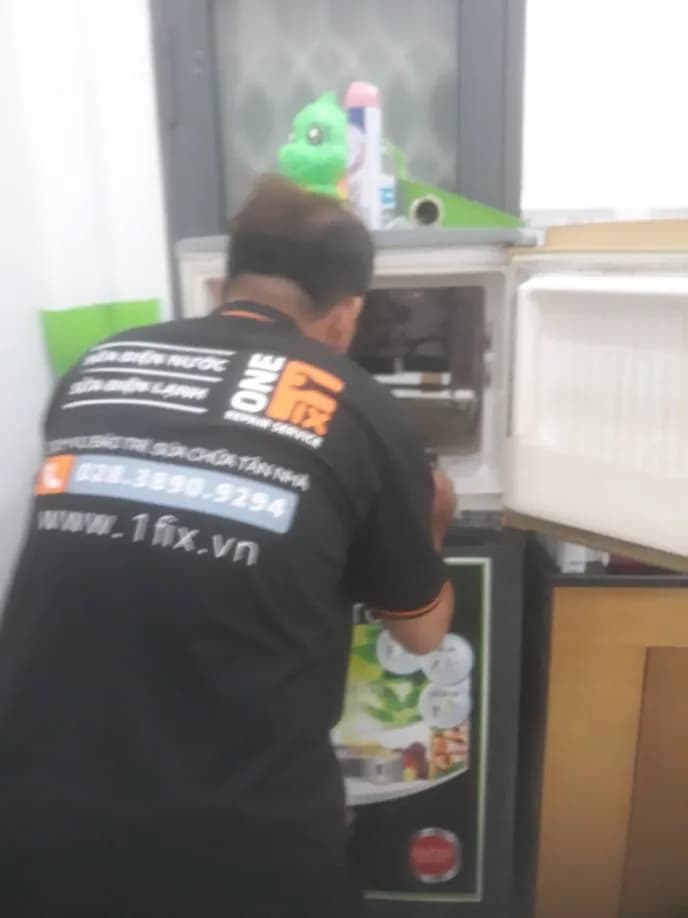 Sau khi hoàn thành sửa tủ lạnh tại Quận 1 — thợ Đặng Anh Huy (5 sao)
