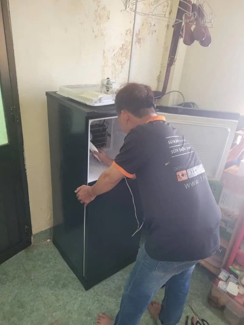 Sau khi hoàn thành sửa tủ lạnh tại Quận 4 — thợ Đặng Anh Huy