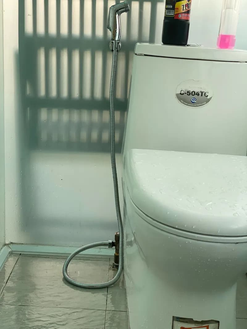 Sau khi hoàn thành sửa bồn cầu liền khối Viglacera tại P. Phú Thuận, Quận 1 — thợ Dương Oai