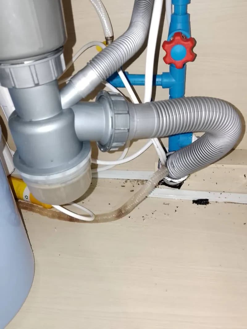 Sau khi hoàn thành sửa hệ thống ống thoát nước bồn rửa và bộ lọc Sunlight tại Quận 1 — thợ Dương Oai