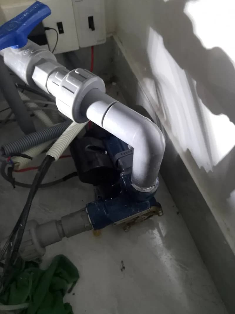 Sau khi hoàn thành sửa máy bơm tăng áp tại Quận 12 — thợ Trương Công Việt Trân