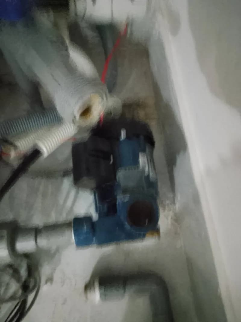 Trước sửa máy bơm tăng áp tại Quận 12 — thợ Trương Công Việt Trân