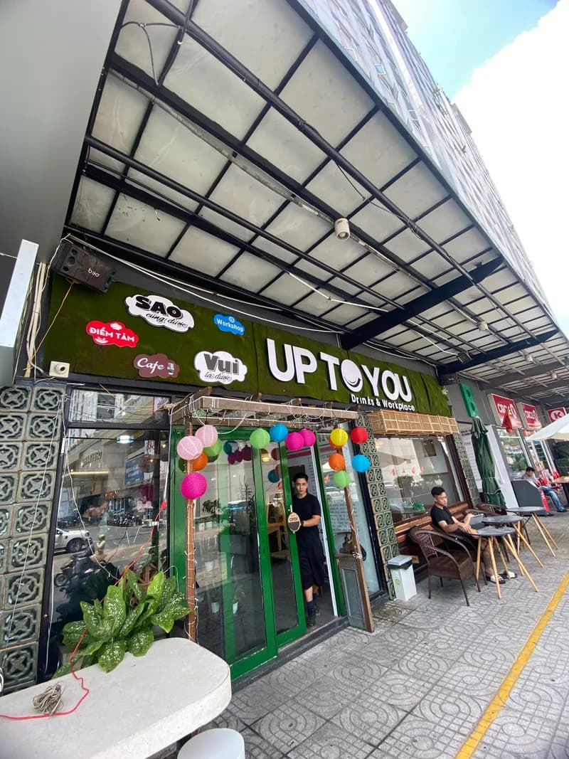 Trước sửa cửa kính UP TO YOU tại Tân Phú — thợ Dương Oai