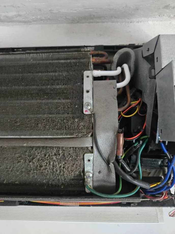Trước sửa máy lạnh treo tường LG tại Bình Thạnh — thợ Lê Hữu Lộc