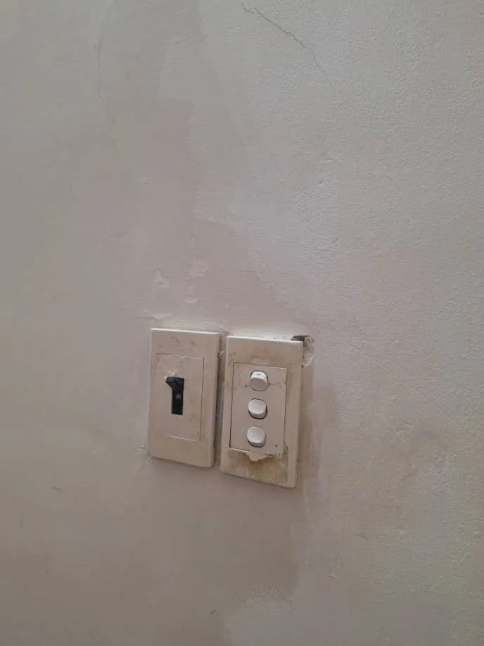 Trước sửa công tắc điện Tuya tại Phường 1 Quận 8, Quận 8 — thợ Trần Quốc Đông
