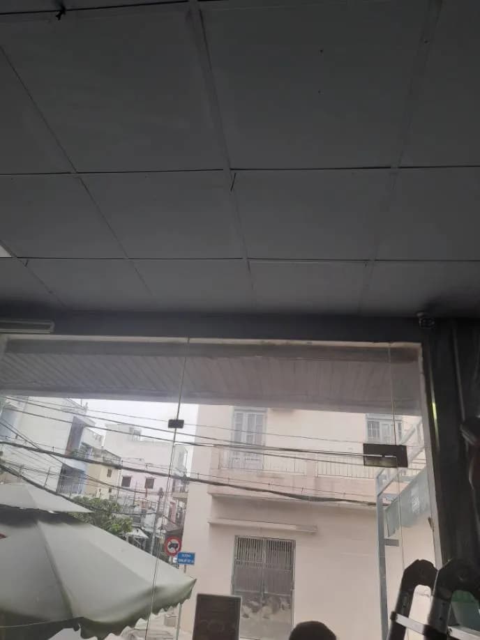 Trước sửa đèn exit tại Quận 12 — thợ Trương Công Việt Trân