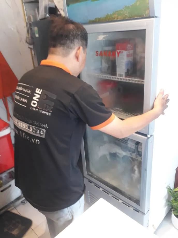 Sau khi hoàn thành sửa tủ lạnh trưng bày Sanaky tại phường 9, Quận 4 — thợ Đặng Anh Huy (5 sao)