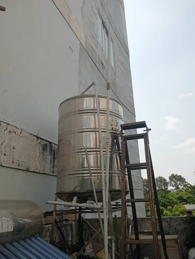 Trước khi sửa: Thông tắc đường ống nước và thay phao bồn tại Phường 12, Quận 10 tại Phường 12, Quận 10