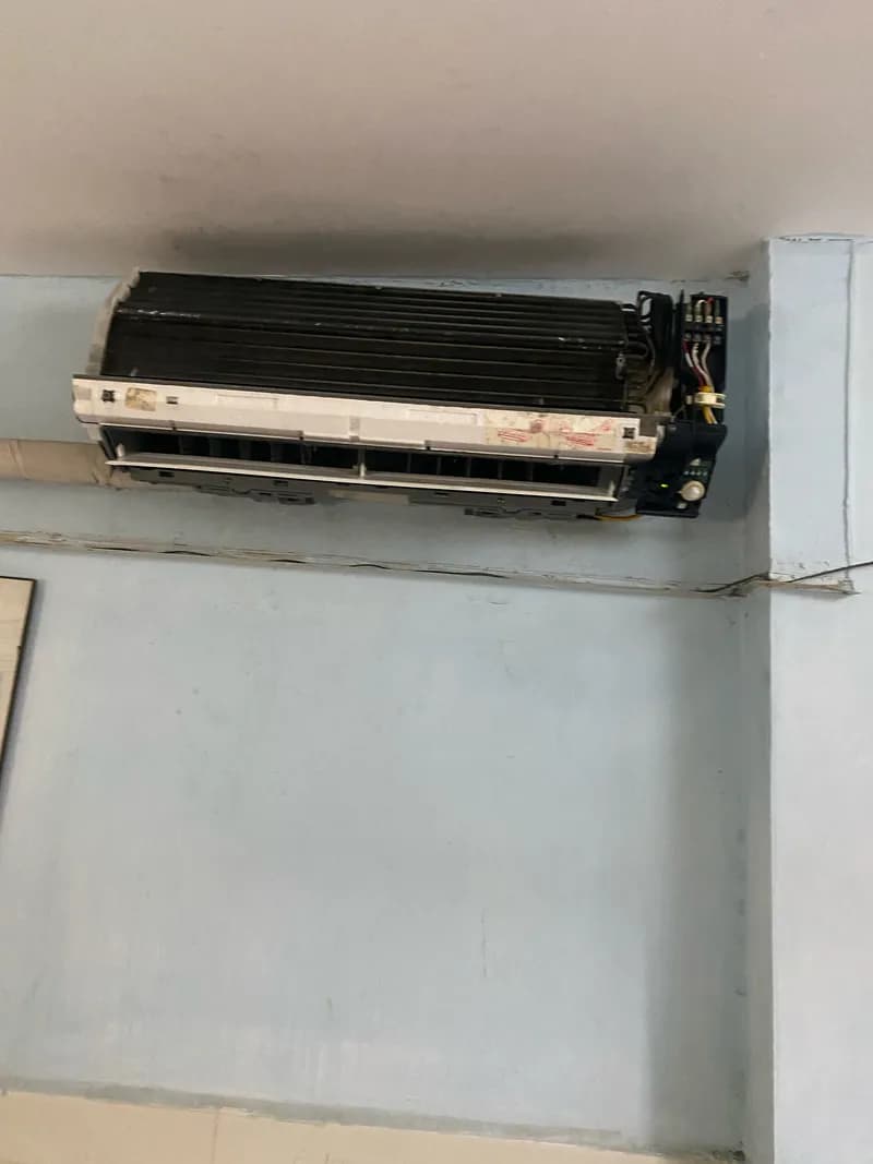 Vệ sinh máng nước, thông ống thoát và thay đầu cos máy lạnh TPHCM tại TPHCM