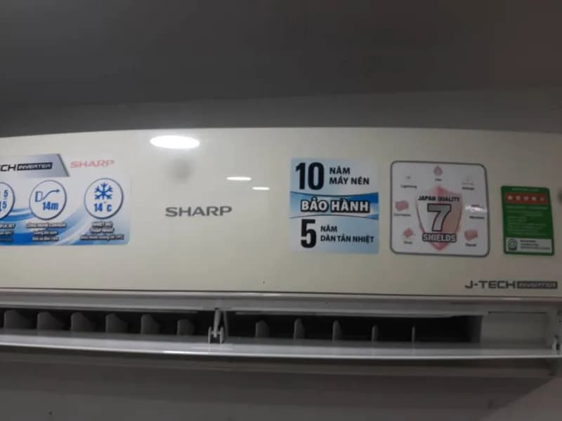 Trước sửa máy lạnh treo tường Sharp tại phường Phú Trung, Tân Phú — thợ Hoàng Tùng