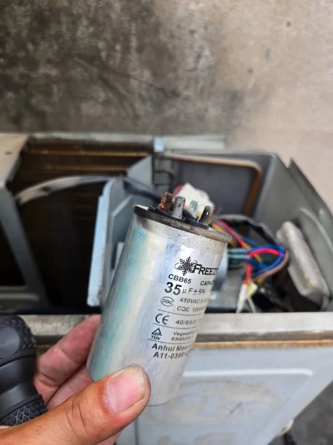 Sau khi hoàn thành sửa tụ điện máy lạnh FREEZE tại Phường Thới An, Quận 12 — thợ Lê Hữu Lộc