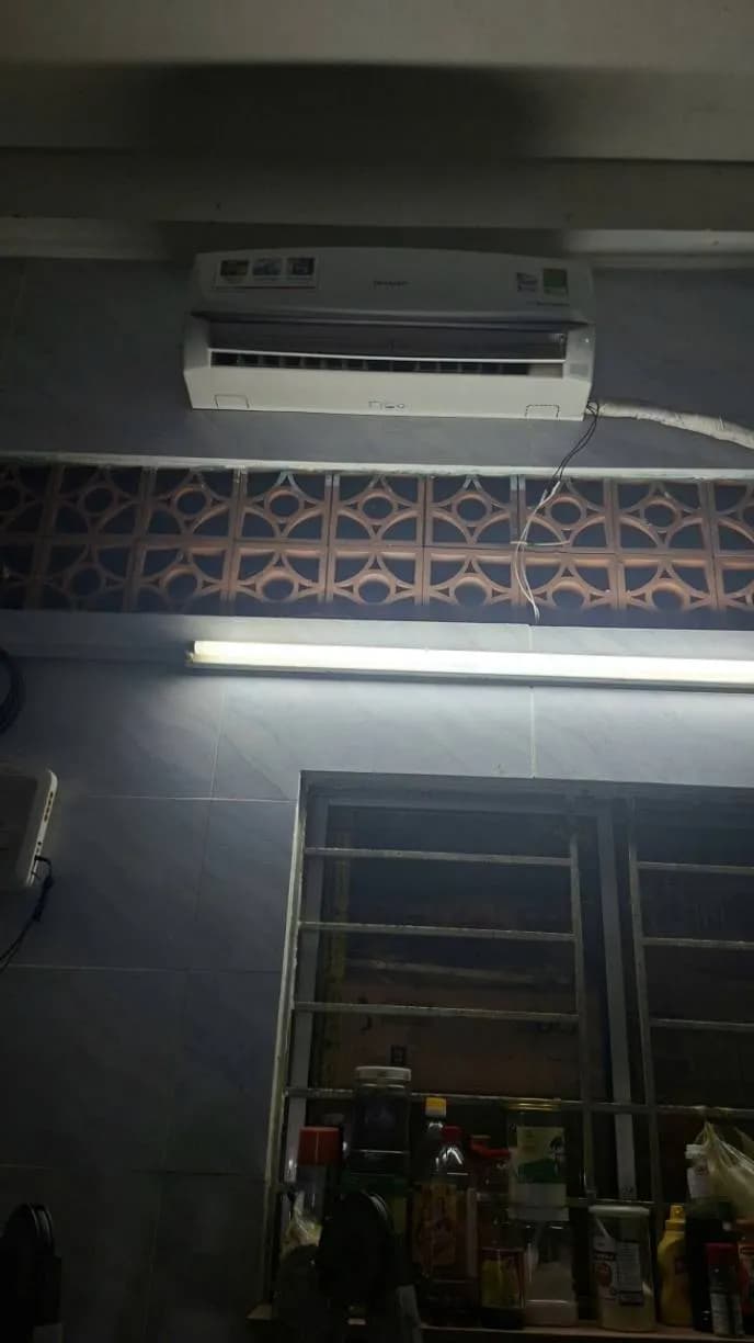 Trước sửa máy lạnh treo tường SHARP tại phường Bình Hưng Hoà A, Bình Tân — thợ Lê Hữu Lộc