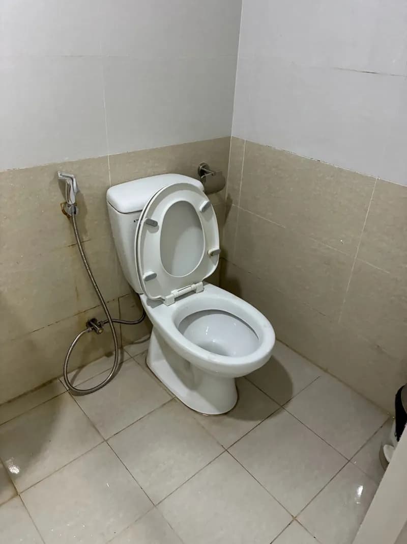 Thay gioăng và bắn keo chống thấm chân bồn cầu tại TPHCM tại TPHCM