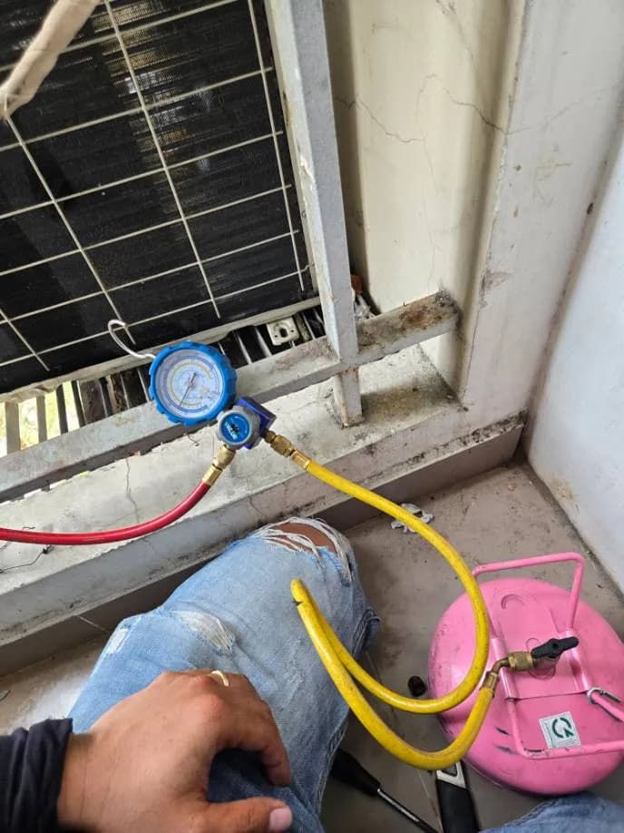 Sau khi hoàn thành sửa: Nạp gas và hàn xì tán máy lạnh tại TPHCM chuyên nghiệp tại TPHCM — thợ Lê Hữu Lộc