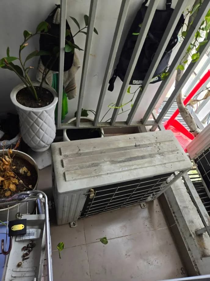 Trước sửa: Nạp gas và hàn xì tán máy lạnh tại TPHCM chuyên nghiệp tại TPHCM — thợ Lê Hữu Lộc