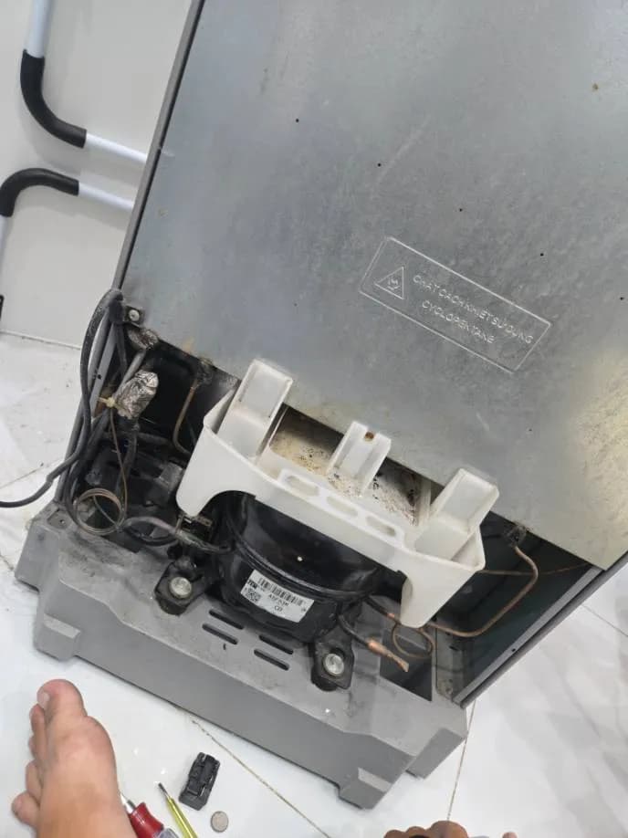 Trước sửa: Thay bộ khởi động block tủ lạnh tại quận Phú Nhuận tại Phú Nhuận — thợ Lê Hữu Lộc