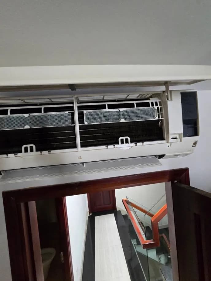 Trước sửa máy lạnh treo tường tại Gò Vấp — thợ Lê Hữu Lộc