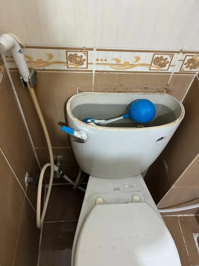 Trước sửa bồn cầu American Standard tại Quận 11 — thợ Dương Oai