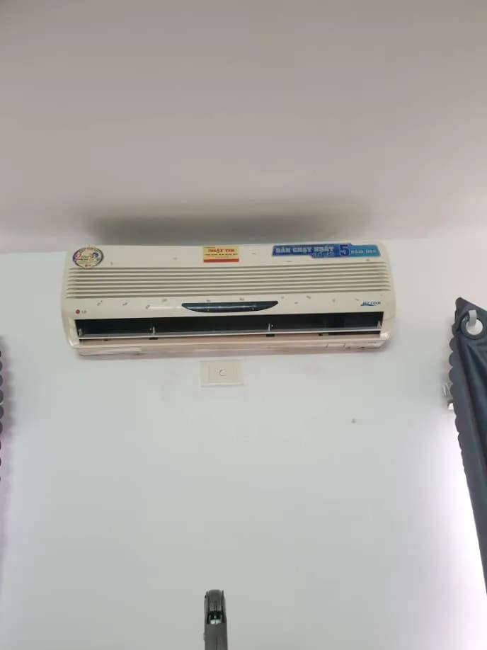 Trước sửa máy lạnh treo tường LG tại Quận 4 — thợ Hoàng Tùng