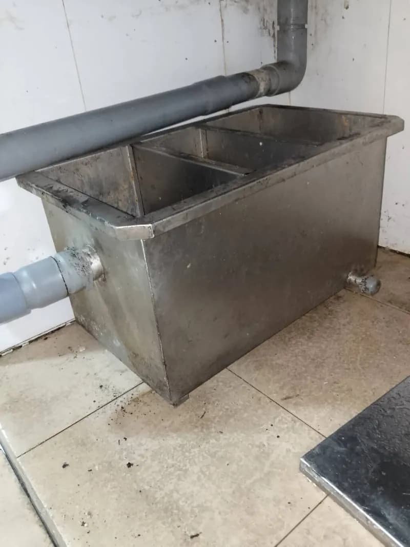 Sau khi hoàn thành sửa bẫy mỡ tại Quận 3 — thợ Bùi Văn Bảo