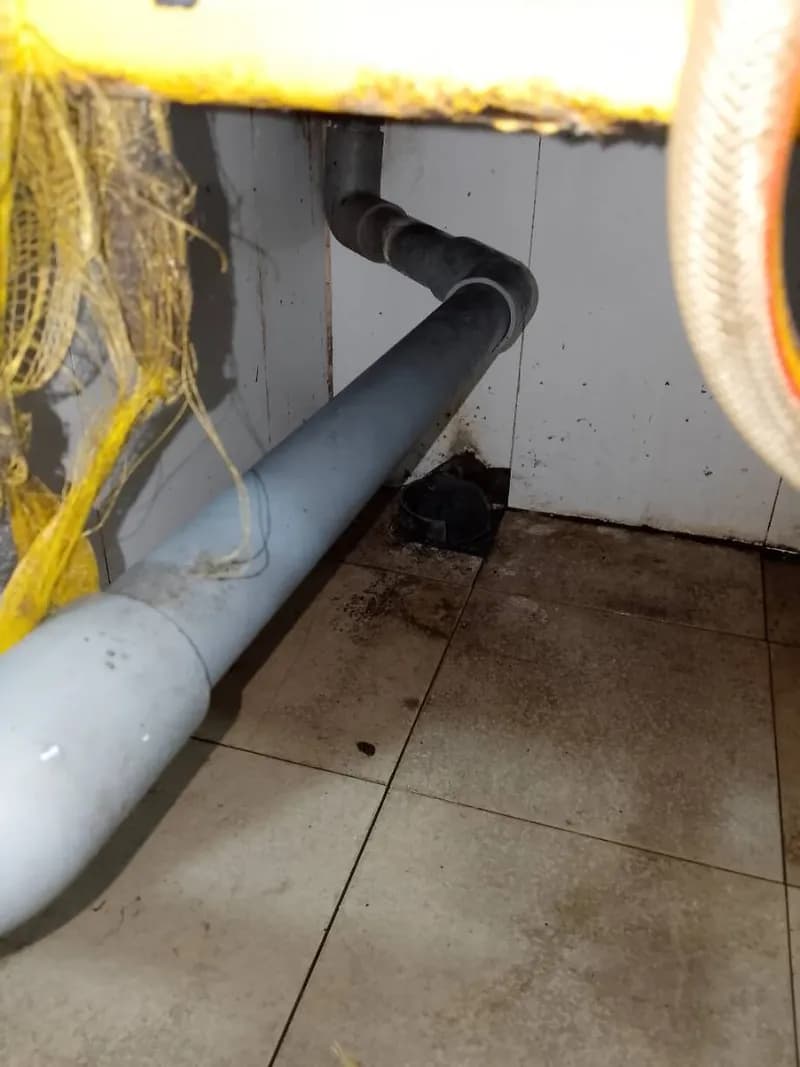Trước sửa bẫy mỡ tại Quận 3 — thợ Bùi Văn Bảo