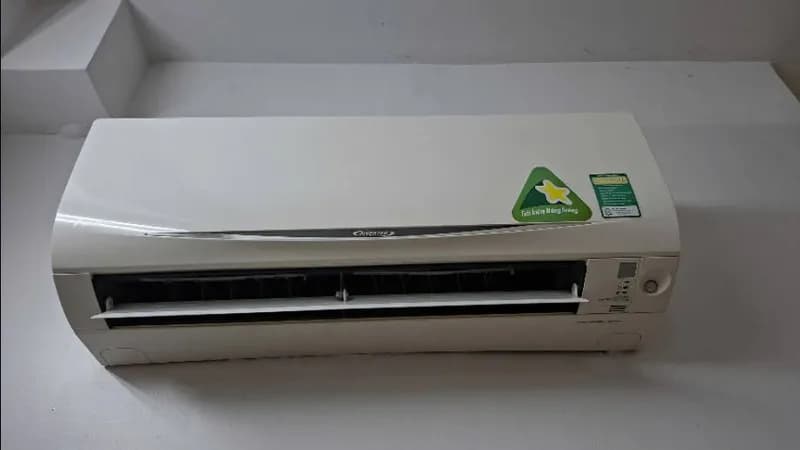 Sau khi hoàn thành sửa máy lạnh treo tường tại P.15, Phú Nhuận — thợ Lê Hữu Lộc