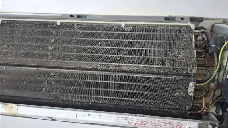 Trước sửa máy lạnh treo tường tại P.15, Phú Nhuận — thợ Lê Hữu Lộc
