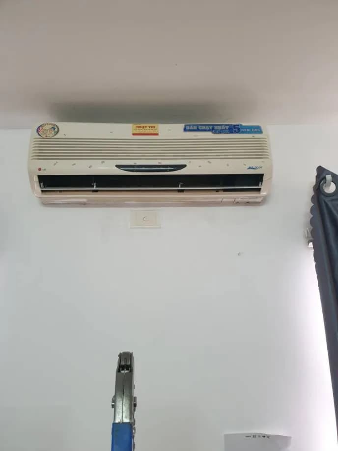 Trước sửa máy lạnh treo tường LG tại Quận 7 — thợ Vũ Đăng