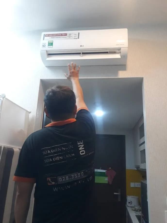 Trước sửa máy lạnh treo tường LG tại Quận 4 — thợ Đặng Anh Huy