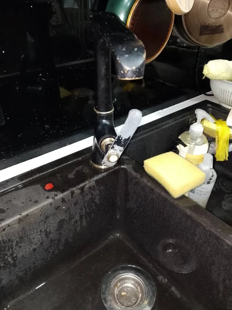 Thay thế vòi nước bếp bị rỉ sét, oxy hóa tại TPHCM tại Quận 7