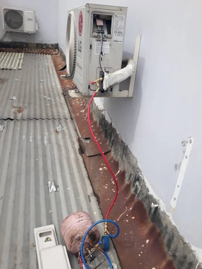 Trước sửa máy lạnh treo tường LG tại phường chánh hưng, Quận 8 — thợ Đặng Anh Huy