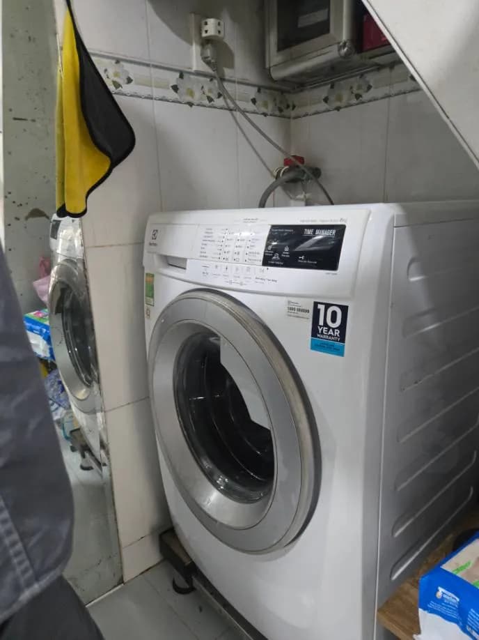 Vệ sinh chuyên sâu máy giặt Electrolux bốc khói tại TPHCM tại TPHCM