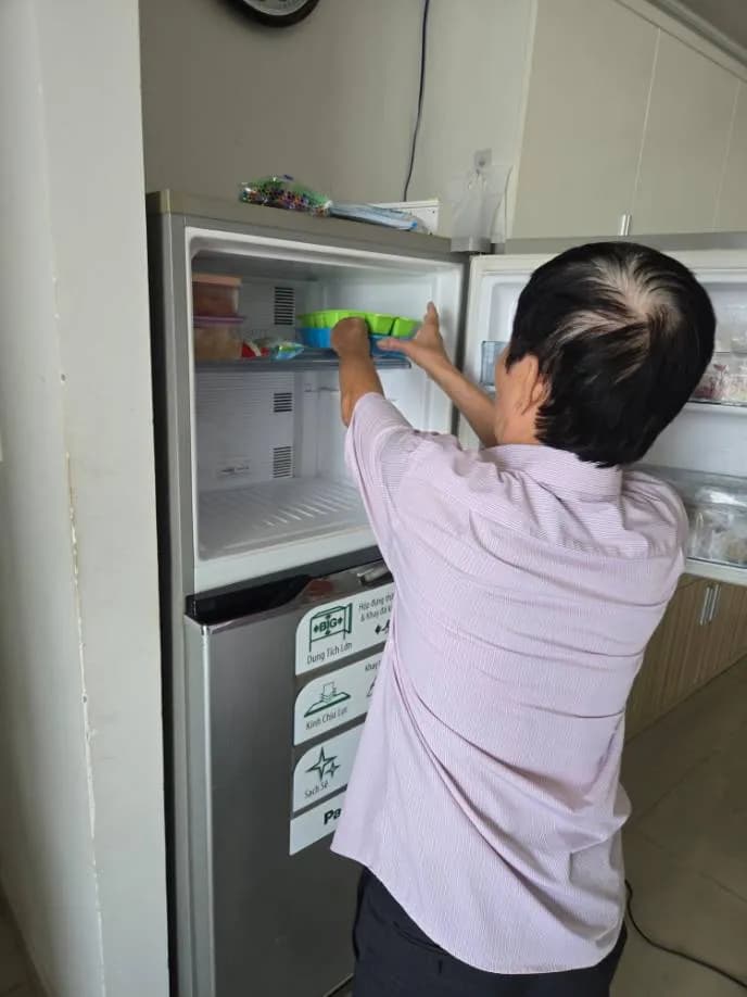 Sau khi hoàn thành sửa tủ lạnh Panasonic tại P. Tân Phú, Tân Phú — thợ Lê Hữu Lộc