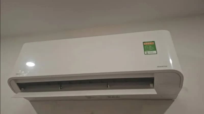 Sau khi hoàn thành sửa máy lạnh treo tường Toshiba tại Phú Nhuận — thợ Lê Hữu Lộc