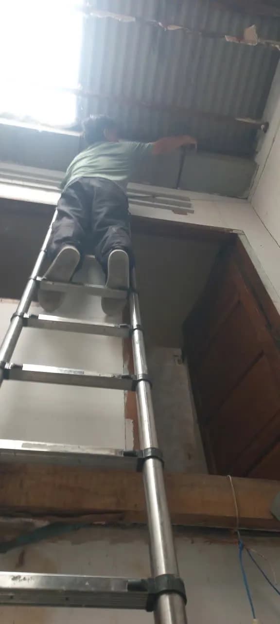 Trước sửa máng xối tại TPHCM — thợ Bùi Văn An