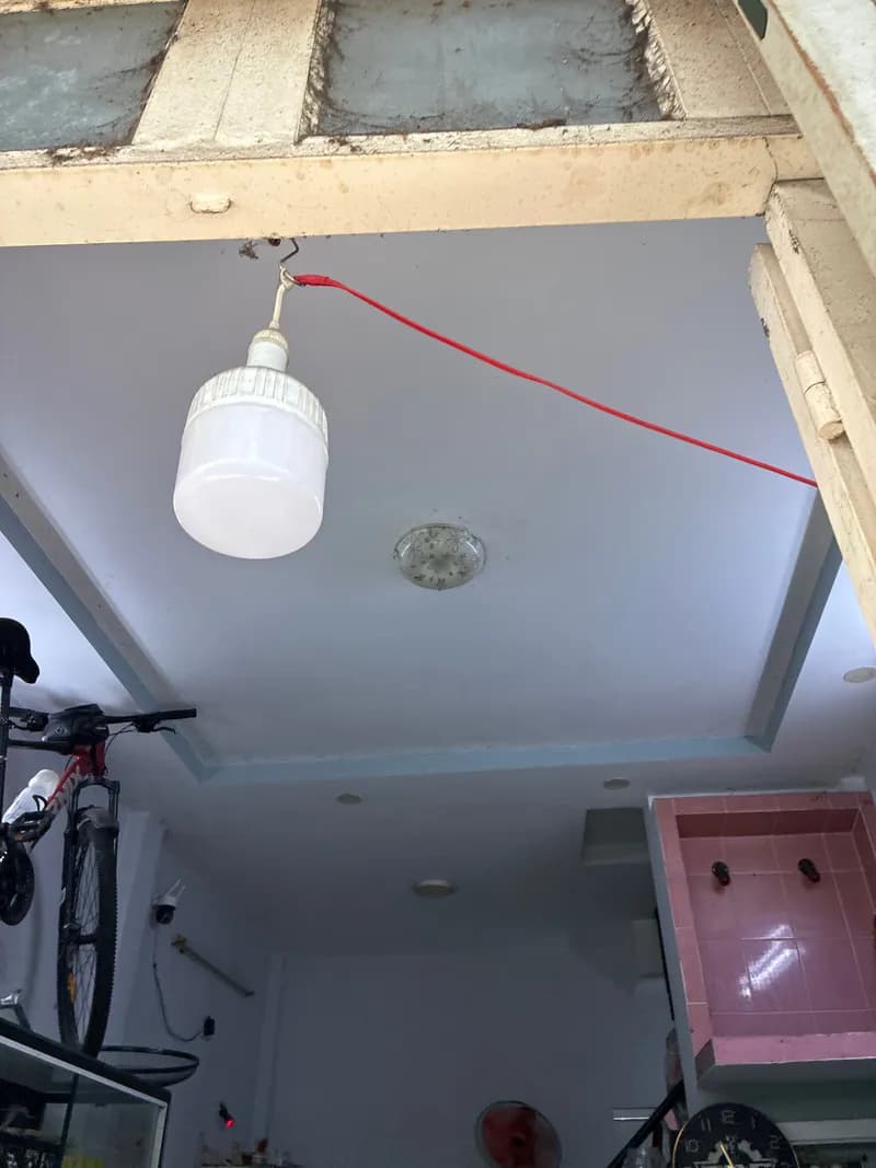 Trước sửa đèn tuýp LED tại TPHCM — thợ Dương Oai