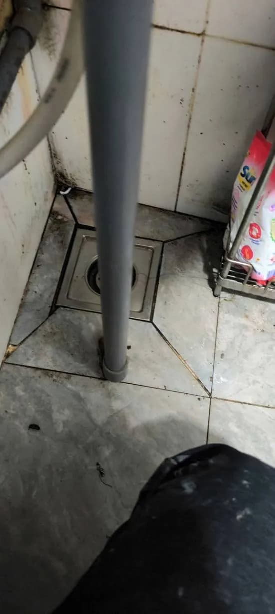 Trước sửa đường ống thoát nước Bình Minh tại Tân Phú — thợ Bùi Văn Bảo